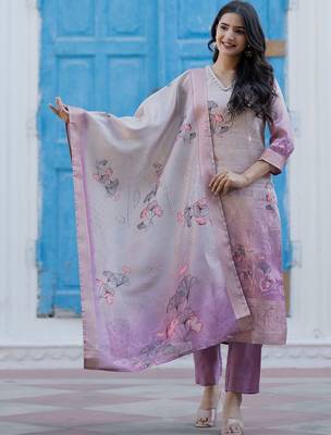 Women Floral Printed Kurta with Trousers & Dupatta 6