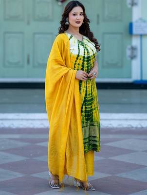 Abstract Printed V-Neck Pure Silk Kurta With Trousers & Dupatta 3