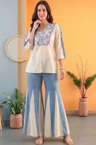 Women Floral Embroidered Regular Thread Work Kurta with Palazzos