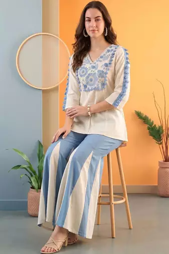 Women Floral Embroidered Regular Thread Work Kurta with Palazzos