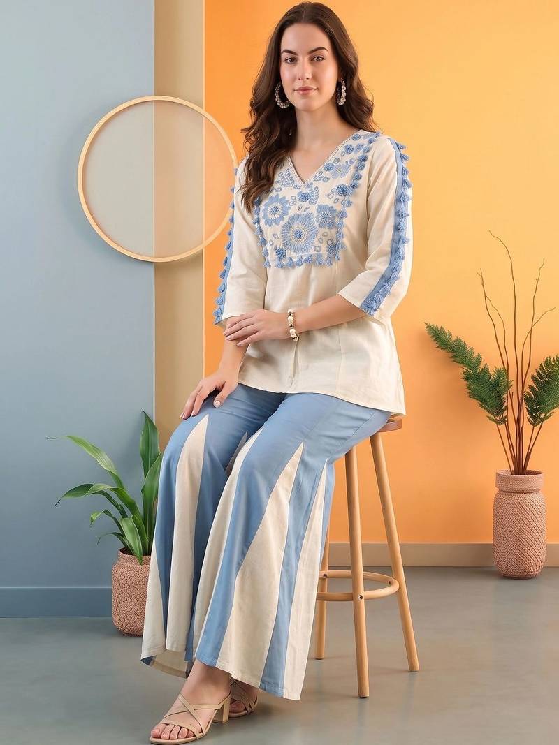 Women Floral Embroidered Regular Thread Work Kurta with Palazzos