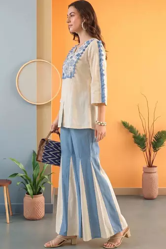 Women Floral Embroidered Regular Thread Work Kurta with Palazzos