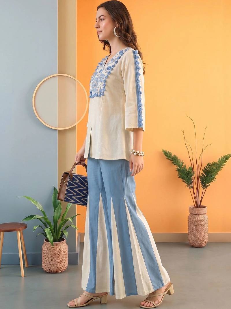 Women Floral Embroidered Regular Thread Work Kurta with Palazzos