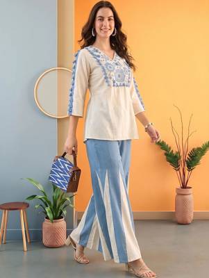 Women Floral Embroidered Regular Thread Work Kurta with Palazzos 5