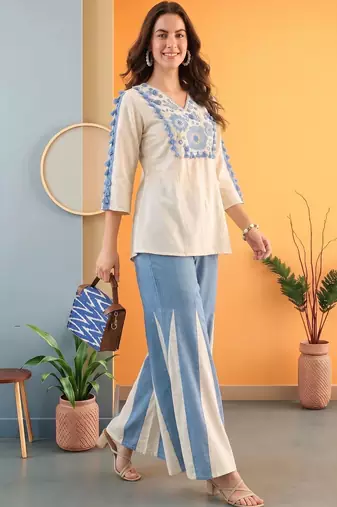 Women Floral Embroidered Regular Thread Work Kurta with Palazzos