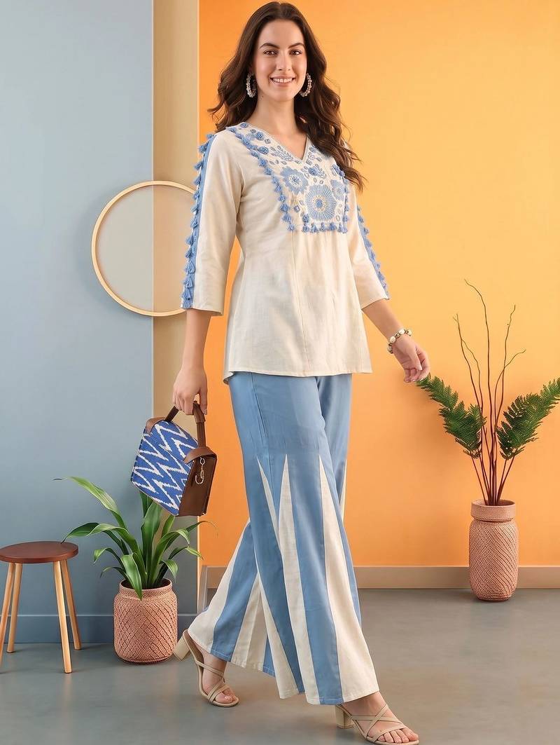Women Floral Embroidered Regular Thread Work Kurta with Palazzos