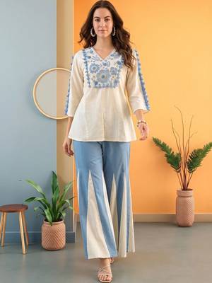Women Floral Embroidered Regular Thread Work Kurta with Palazzos 6