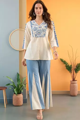 Women Floral Embroidered Regular Thread Work Kurta with Palazzos