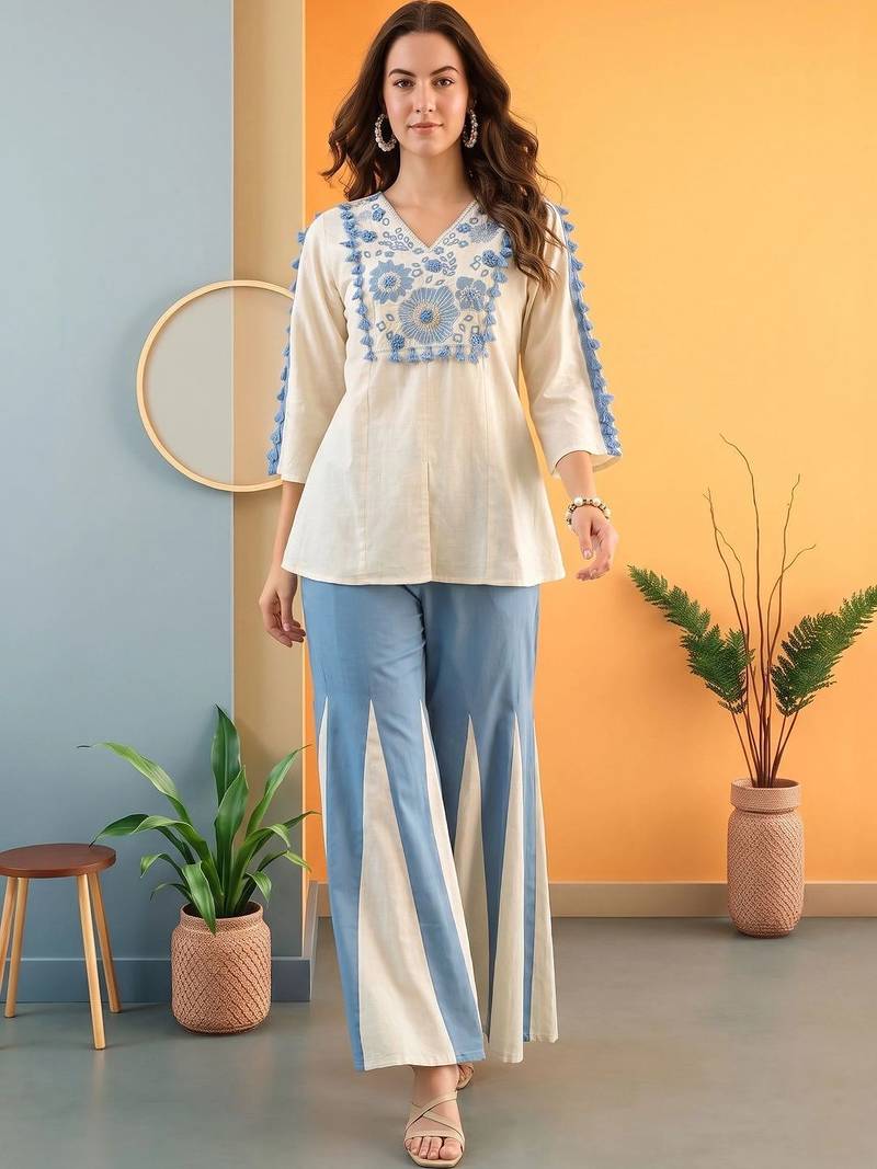 Women Floral Embroidered Regular Thread Work Kurta with Palazzos