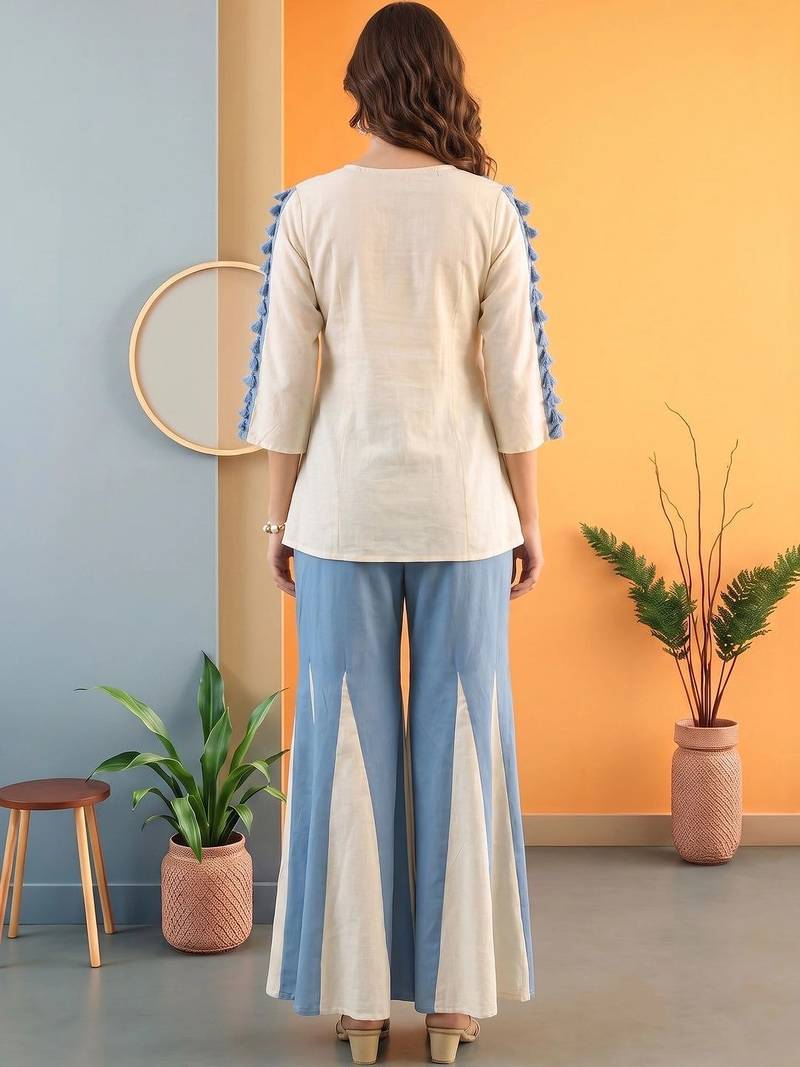 Women Floral Embroidered Regular Thread Work Kurta with Palazzos