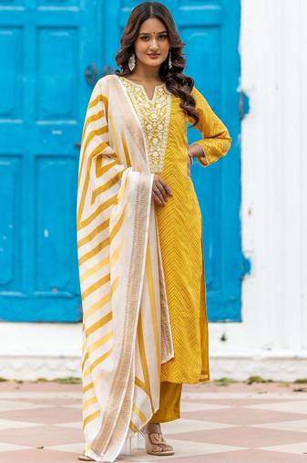 Women Ethnic Motifs Printed Regular Thread Work Kurta with Trousers & With Dupatta