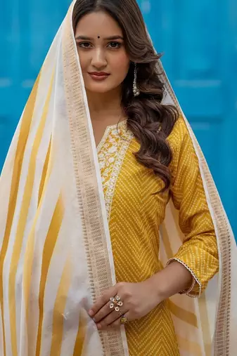 Women Ethnic Motifs Printed Regular Thread Work Kurta with Trousers & With Dupatta