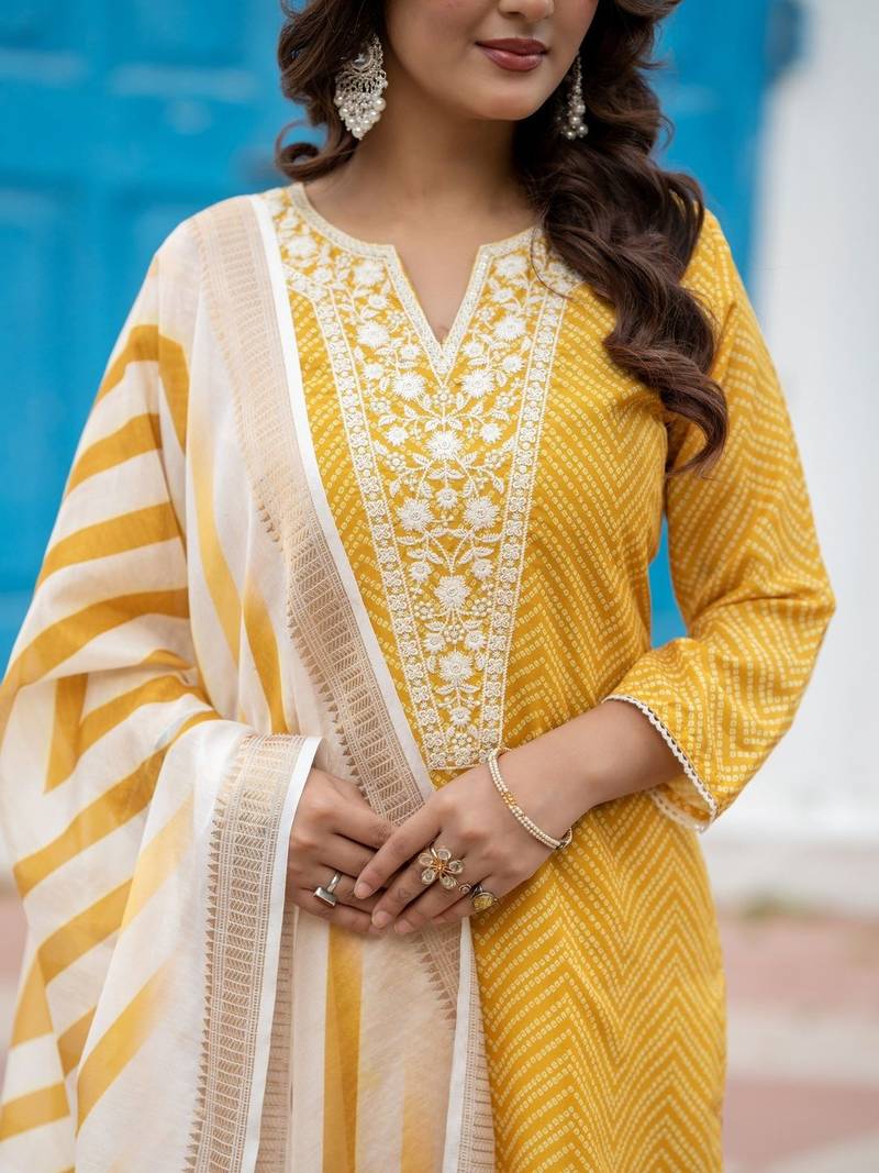 Women Ethnic Motifs Printed Regular Thread Work Kurta with Trousers & With Dupatta