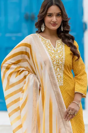 Women Ethnic Motifs Printed Regular Thread Work Kurta with Trousers & With Dupatta