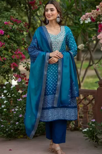 Women Ethnic Motifs Printed Regular Thread Work Kurta with Trousers & With Dupatta
