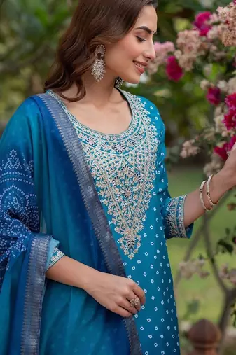 Women Ethnic Motifs Printed Regular Thread Work Kurta with Trousers & With Dupatta