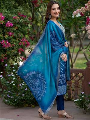 Women Ethnic Motifs Printed Regular Thread Work Kurta with Trousers & With Dupatta 3