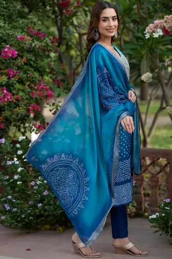 Women Ethnic Motifs Printed Regular Thread Work Kurta with Trousers & With Dupatta