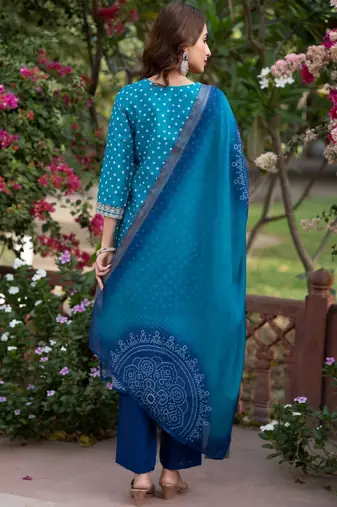 Women Ethnic Motifs Printed Regular Thread Work Kurta with Trousers & With Dupatta