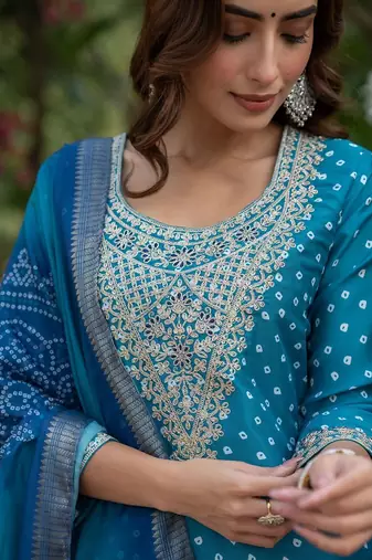 Women Ethnic Motifs Printed Regular Thread Work Kurta with Trousers & With Dupatta