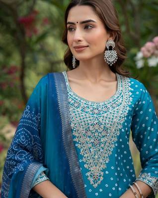 Women Ethnic Motifs Printed Regular Thread Work Kurta with Trousers & With Dupatta 6
