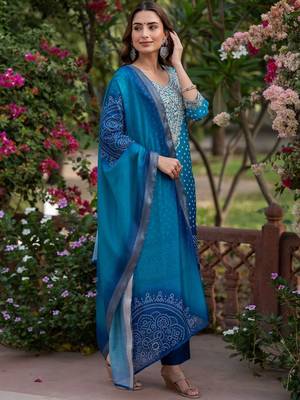Women Ethnic Motifs Printed Regular Thread Work Kurta with Trousers & With Dupatta 7