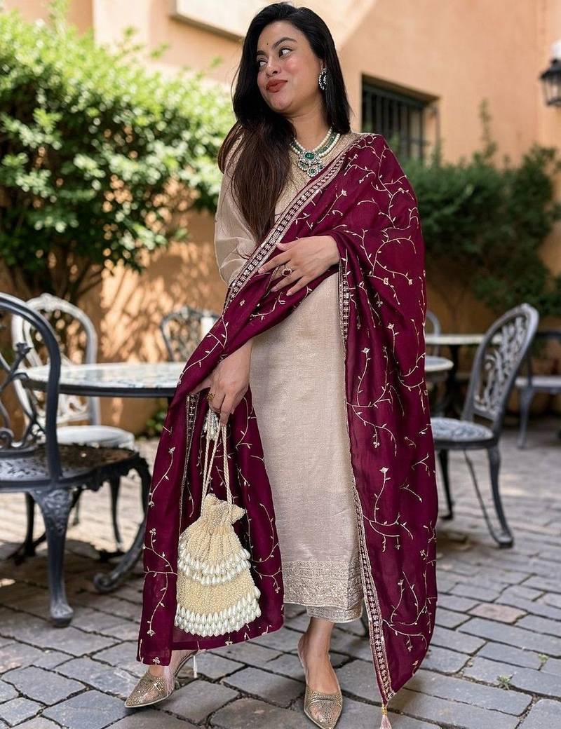 Women Yoke Design Regular Sequinned Kurta with Trousers & With Dupatta