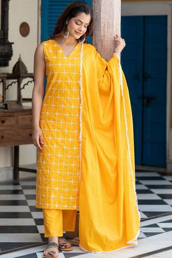 Women Ethnic Motifs Embroidered Regular Thread Work Pure Cotton Kurta with Trousers & With Dupatta