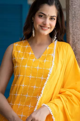 Women Ethnic Motifs Embroidered Regular Thread Work Pure Cotton Kurta with Trousers & With Dupatta