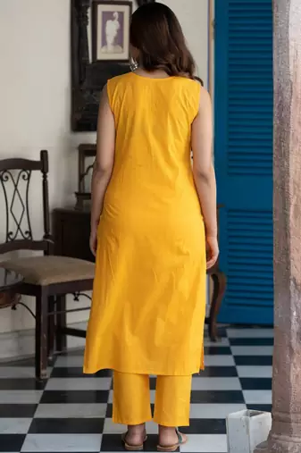 Women Ethnic Motifs Embroidered Regular Thread Work Pure Cotton Kurta with Trousers & With Dupatta