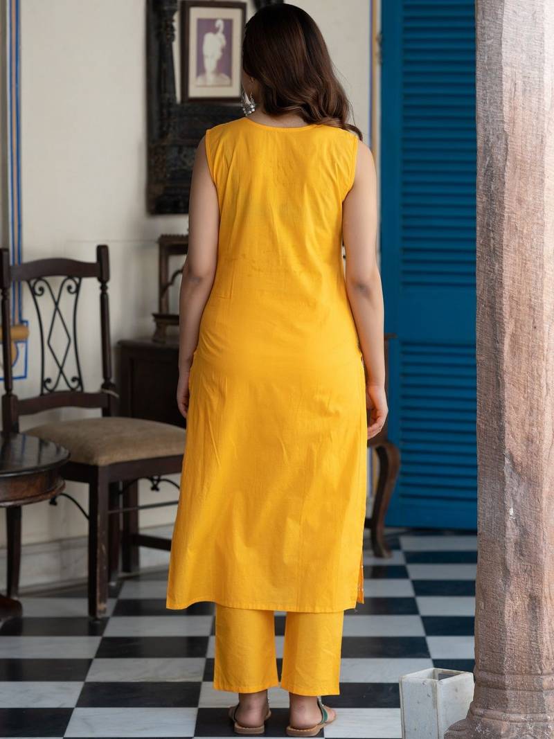 Women Ethnic Motifs Embroidered Regular Thread Work Pure Cotton Kurta with Trousers & With Dupatta