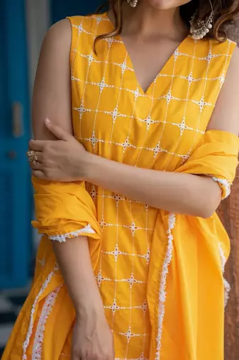 Women Ethnic Motifs Embroidered Regular Thread Work Pure Cotton Kurta with Trousers & With Dupatta