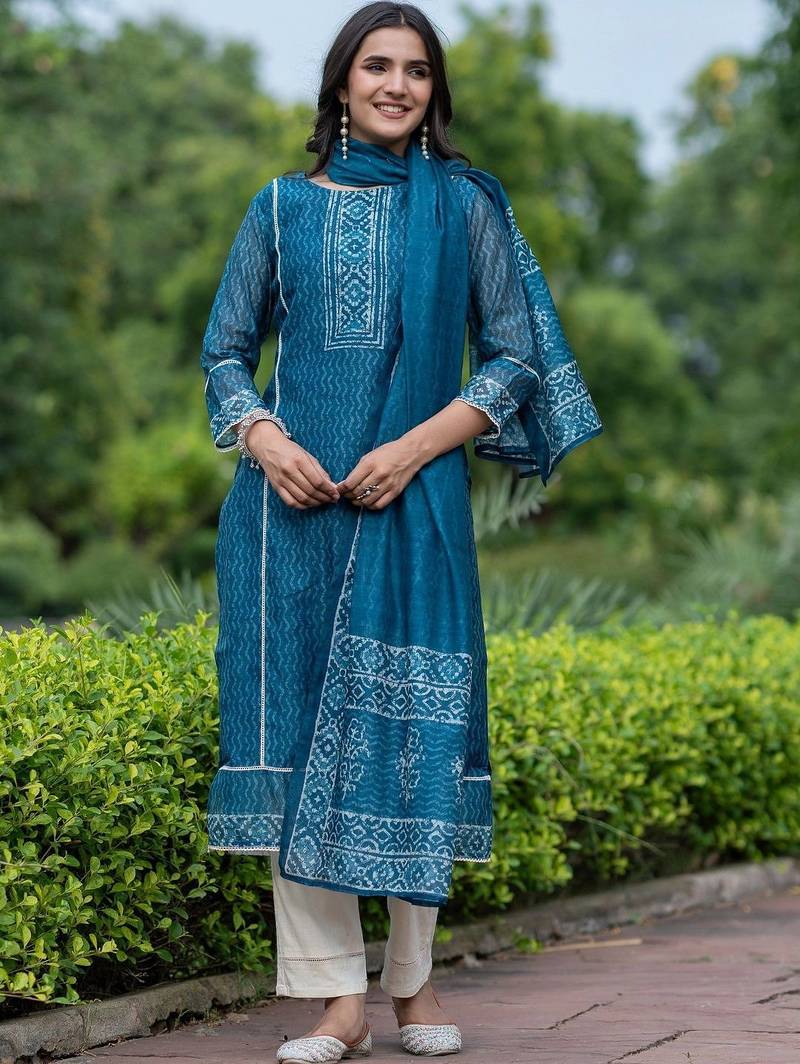 Women Printed Regular Chanderi Silk Kurta with Trousers & With Dupatta