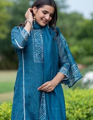 Women Printed Regular Chanderi Silk Kurta with Trousers & With Dupatta 2