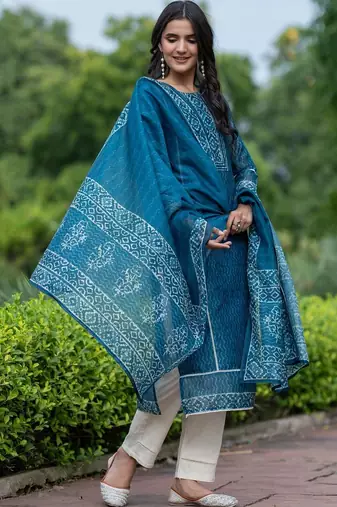 Women Printed Regular Chanderi Silk Kurta with Trousers & With Dupatta