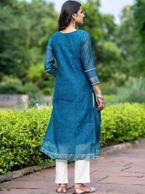 Women Printed Regular Chanderi Silk Kurta with Trousers & With Dupatta 4