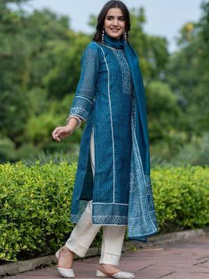 Women Printed Regular Chanderi Silk Kurta with Trousers & With Dupatta 5