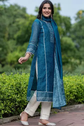 Women Printed Regular Chanderi Silk Kurta with Trousers & With Dupatta