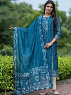 Women Printed Regular Chanderi Silk Kurta with Trousers & With Dupatta 6