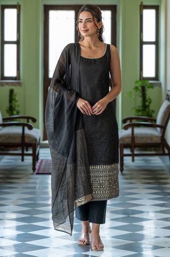 Women Ethnic Motifs Printed Regular Kurta with Trousers & With Dupatta