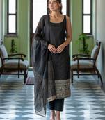 Women Ethnic Motifs Printed Regular Kurta with Trousers & With Dupatta