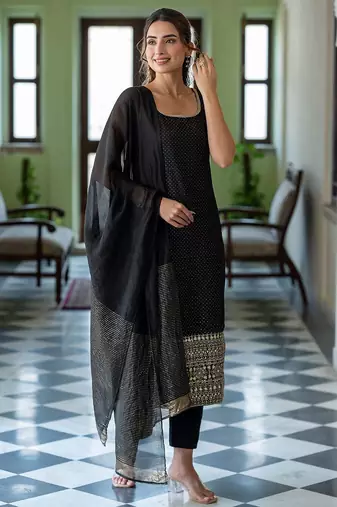 Women Ethnic Motifs Printed Regular Kurta with Trousers & With Dupatta