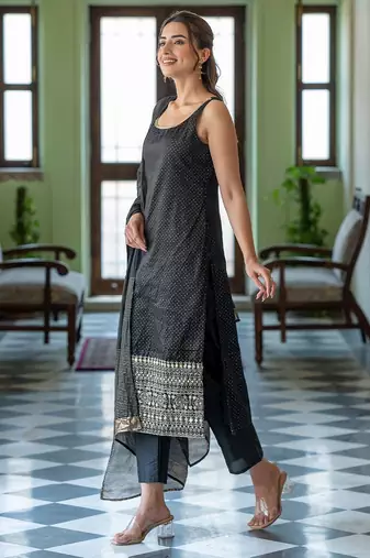 Women Ethnic Motifs Printed Regular Kurta with Trousers & With Dupatta