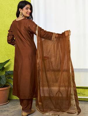 Women Ethnic Motifs Embroidered Regular Thread Work Kurta with Trousers & With Dupatta 4