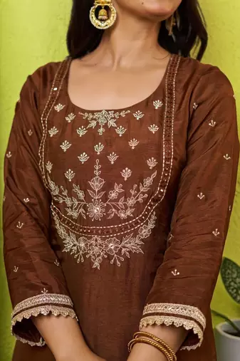 Women Ethnic Motifs Embroidered Regular Thread Work Kurta with Trousers & With Dupatta