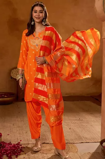 Women Ethnic Motifs Embroidered Regular Kurta with Patiala & With Dupatta
