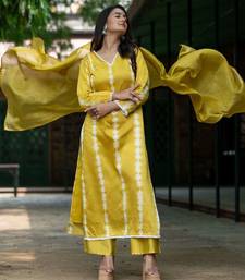 Women Dyed Regular Kurta with Palazzos & With Dupatta