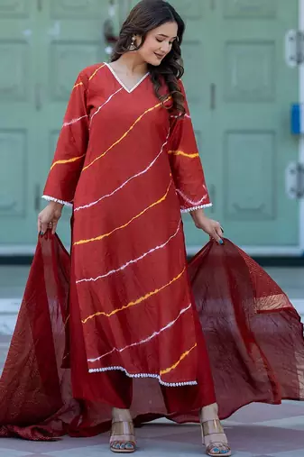 Women Leheriya Dyed Regular Pure Silk Kurta with Trousers & With Dupatta