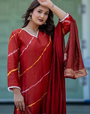 Women Leheriya Dyed Regular Pure Silk Kurta with Trousers & With Dupatta 2