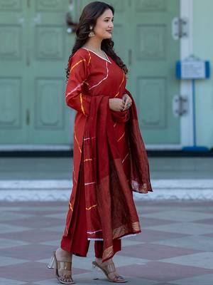 Women Leheriya Dyed Regular Pure Silk Kurta with Trousers & With Dupatta 3